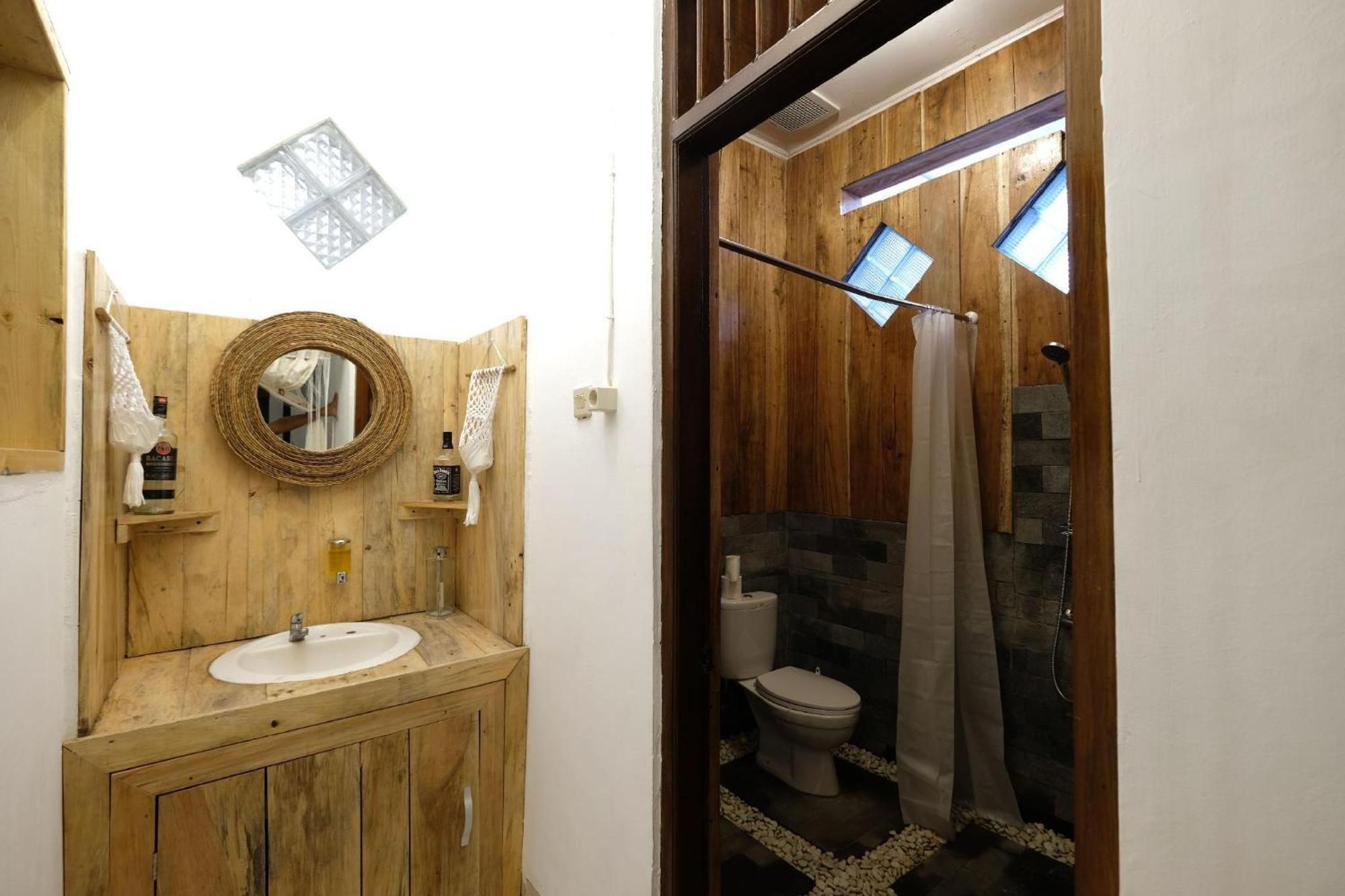 بيت شباب Wood Stone يوغياكارتا المظهر الخارجي الصورة